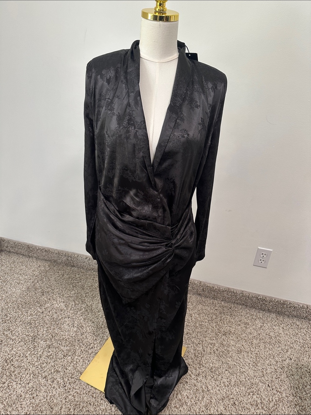 👒 NWT Club L London Satin Maxi Dress